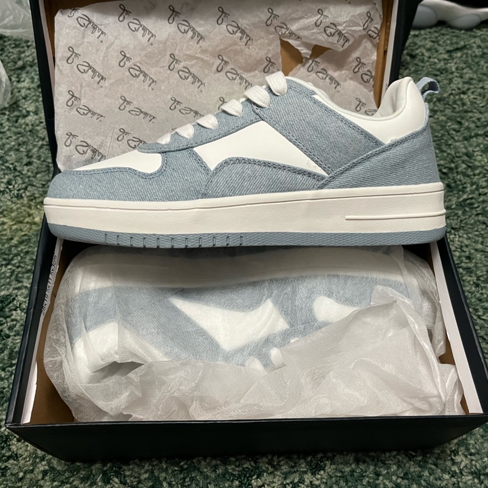 LA Sheelah Women’s Sneakers Blue Denim Size 8 NEW